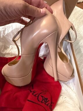 Christian Louboutin Nude Altapoppins 150 Calf Patent Platform Peep-Toe Pumps
